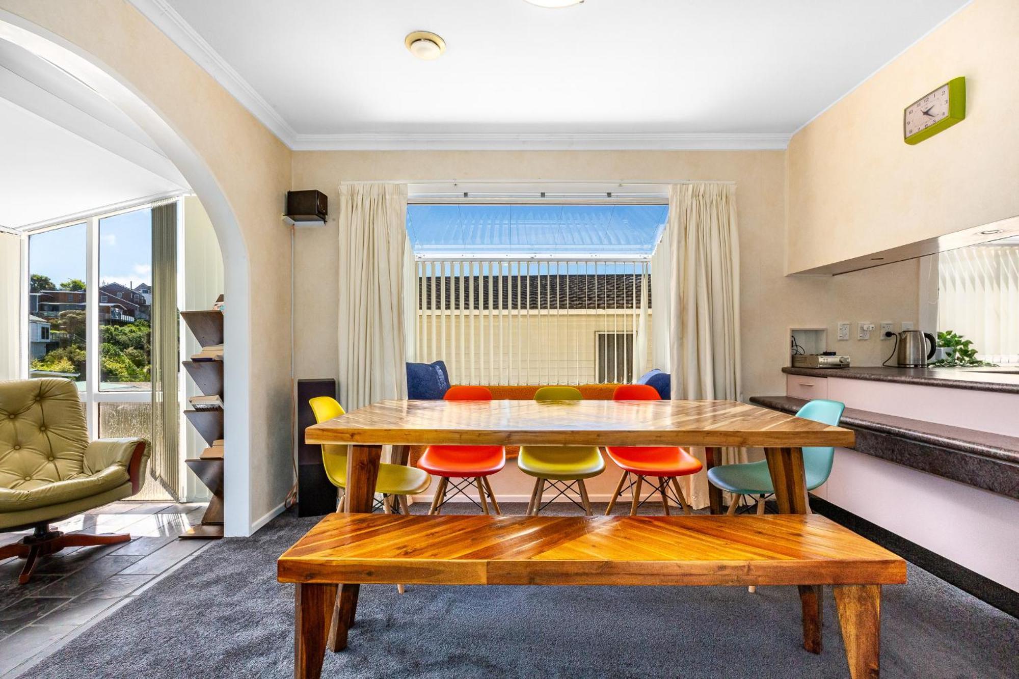 Retro 4 Bedroom Home, Warm And Welcoming, Quiet Location Porirua Eksteriør bilde