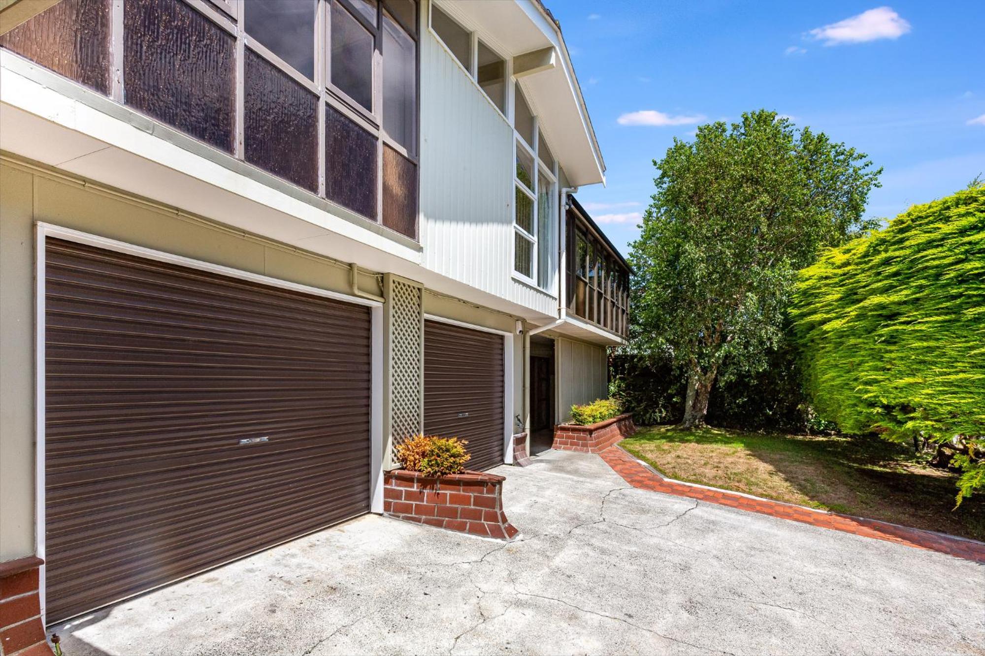 Retro 4 Bedroom Home, Warm And Welcoming, Quiet Location Porirua Eksteriør bilde