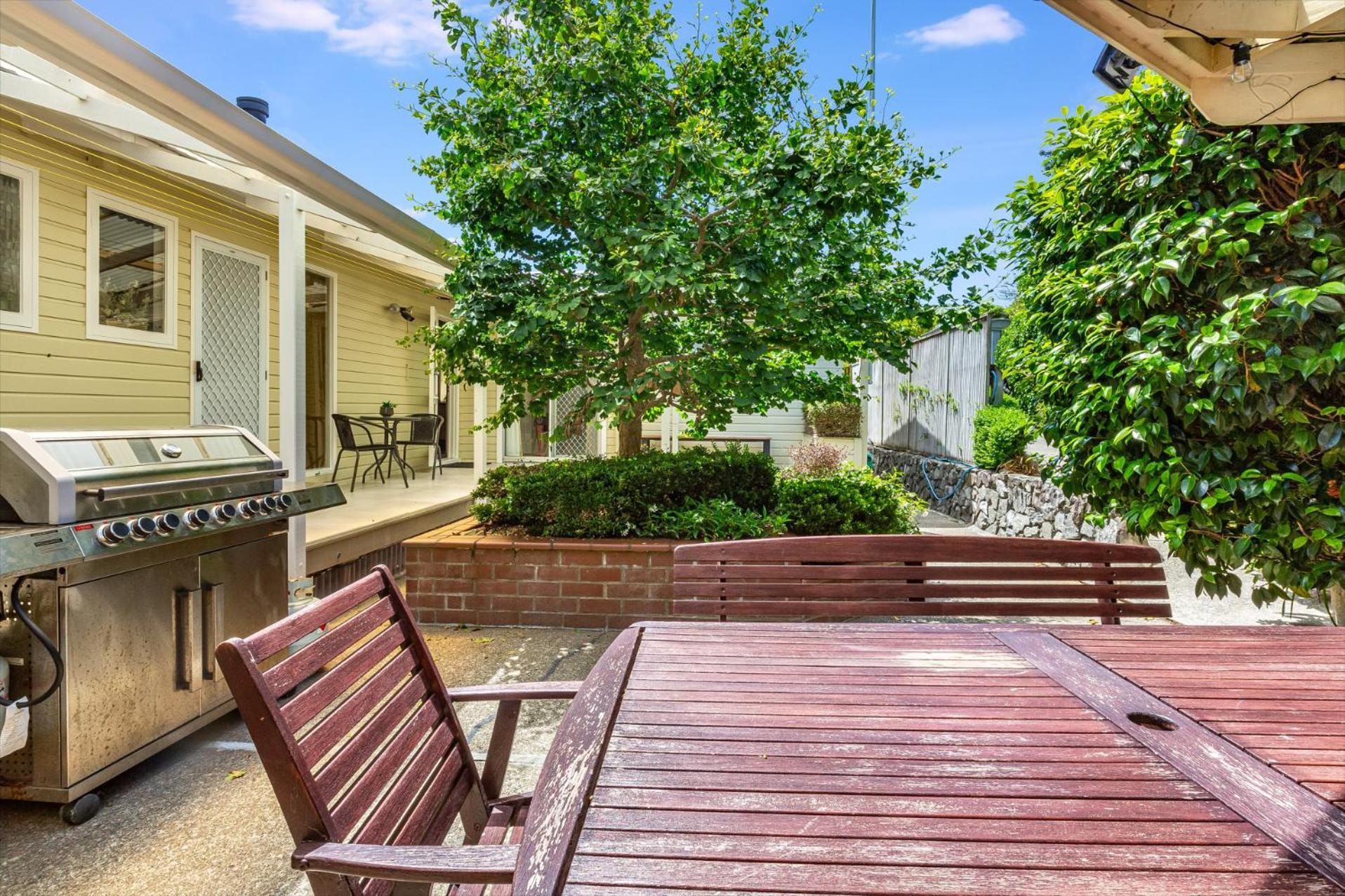 Retro 4 Bedroom Home, Warm And Welcoming, Quiet Location Porirua Eksteriør bilde