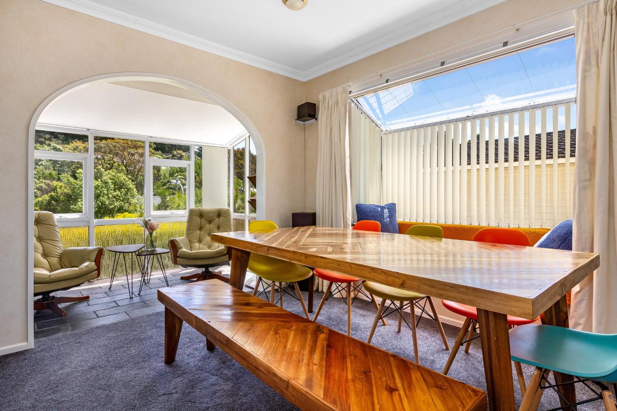 Retro 4 Bedroom Home, Warm And Welcoming, Quiet Location Porirua Eksteriør bilde